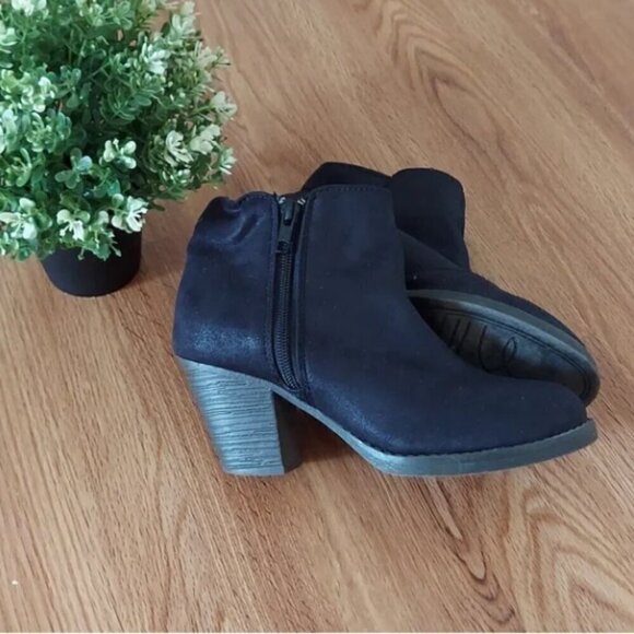 Taylor boots Size 7.5 Ankle. Color black, woman, zipper, fall winter spring comf - Picture 1 of 5